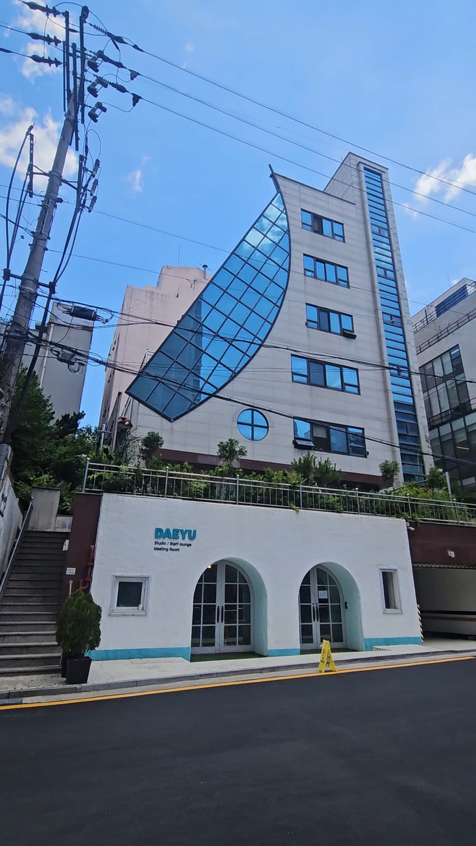 성수동 코너 디자인 사옥 — 스튜디오·쇼룸 통건물2